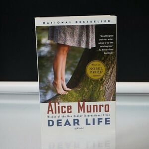 Dear Life: Stories By Alice Munro 2012 Vintage International